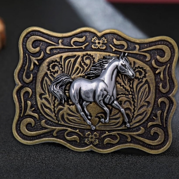 New HORSE Belt Buckle Approximately 3.75 Inche… - Picture 2 of 3